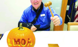Laker inspires neighbors to carve 100 pumpkins