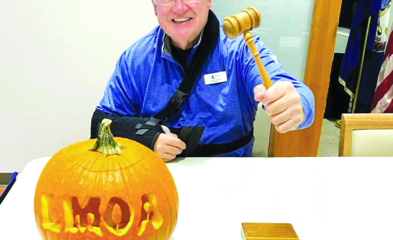 Laker inspires neighbors to carve 100 pumpkins