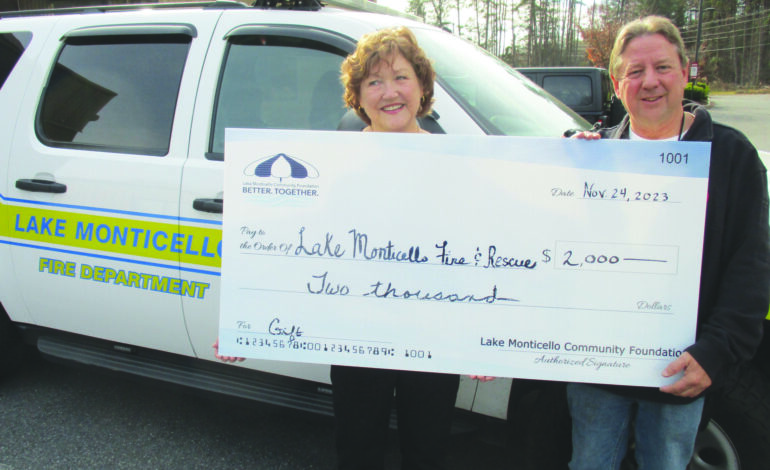 Lake foundation gives $2,000 to help firefighters