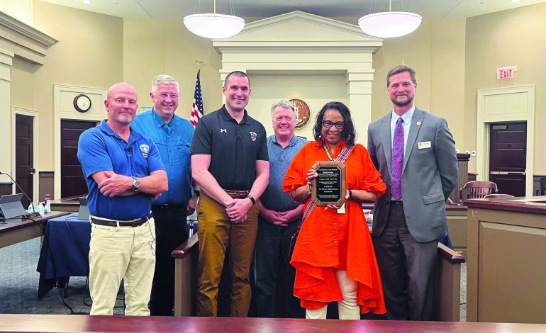 Supervisors honor retiring employees